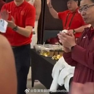 加拿大28-男篮1人被赞：很像黑人球员，弹速快，身体壮，会卡位，拼抢积极